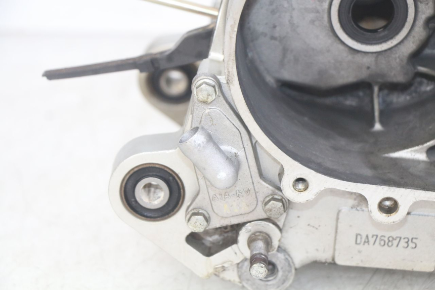 photo de CÁRTER DE MOTOR INFERIOR SYM MIO 50 (2011 - 2017) - Detalles de los puntos de fijación