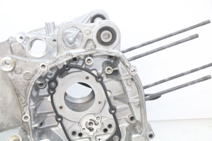 photo de CÁRTER DE MOTOR INFERIOR YAMAHA N-MAX NMAX 125 (2017 - 2020) - Zoom sobre los componentes