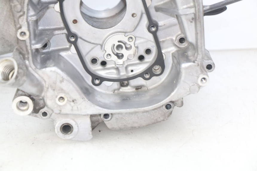 photo de CÁRTER DE MOTOR INFERIOR YAMAHA N-MAX NMAX 125 (2017 - 2020) - Primer plano de alta resolución