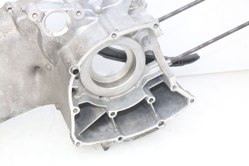 photo de CÁRTER DE MOTOR INFERIOR YAMAHA N-MAX NMAX 125 (2017 - 2020) - Enfoque en la estructura