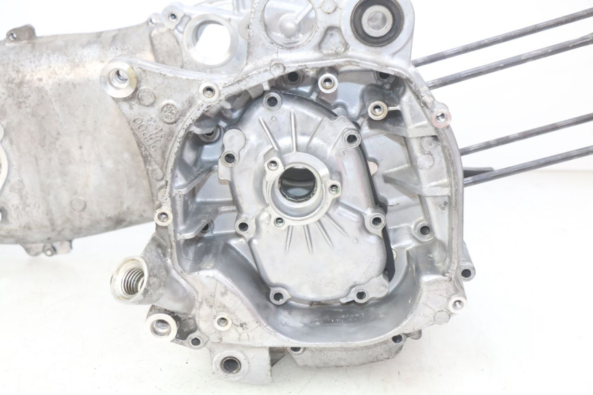 photo de CÁRTER DE MOTOR INFERIOR YAMAHA N-MAX NMAX 125 (2017 - 2020) - Otra perspectiva