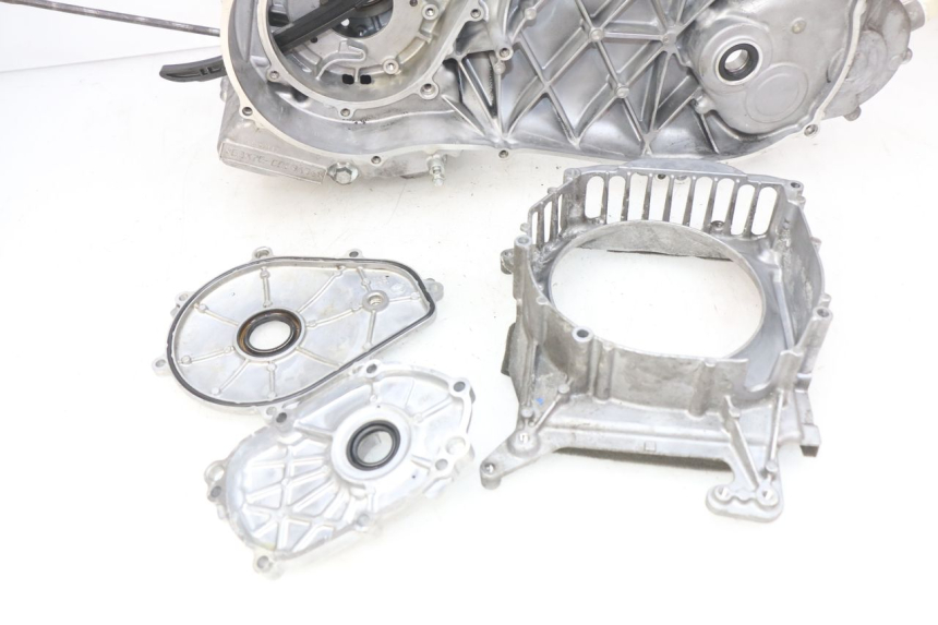 photo de CÁRTER DE MOTOR INFERIOR YAMAHA N-MAX NMAX 125 (2017 - 2020) - Estado de la superficie y material