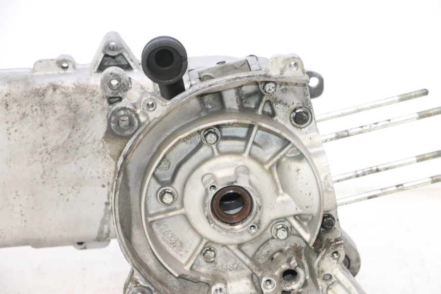 photo de CÁRTER DE MOTOR INFERIOR PIAGGIO NEW TYPHOON 50 (2018 - 2021) - Estado de la superficie y material