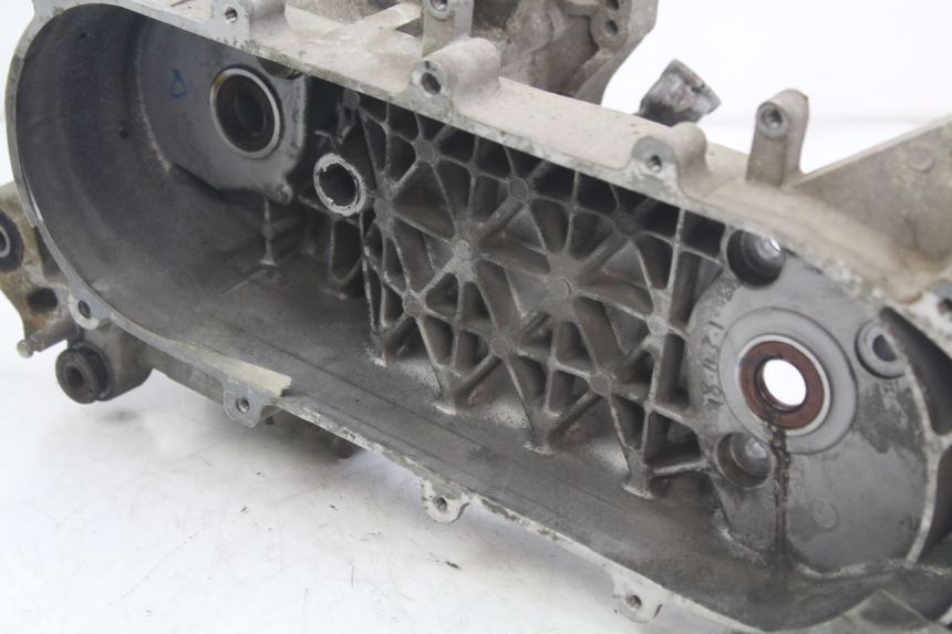 photo de CÁRTER DE MOTOR INFERIOR SYM ORBIT 2 4T 50 (2018 - 2022) - Detalles de los puntos de fijación