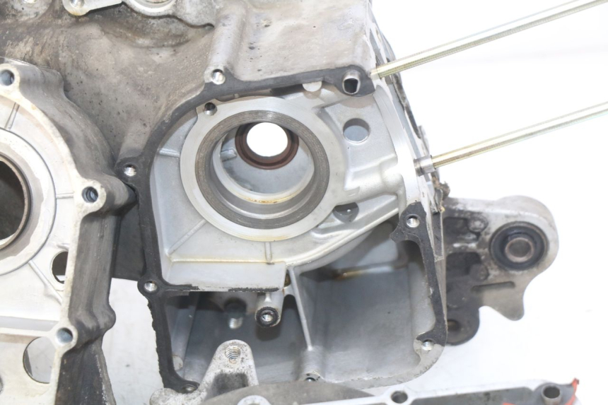 photo de CÁRTER DE MOTOR INFERIOR TNT MOTOR ROMA 10' 4T 50 (2019 - 2022) - Enfoque en la estructura