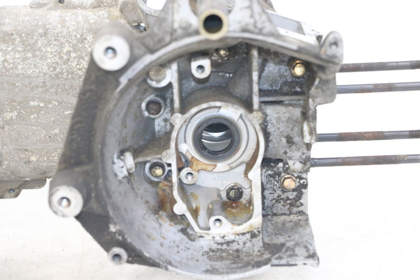 photo de CÁRTER DE MOTOR INFERIOR KEEWAY RY6 2T 50 (2011 - 2019) - Primer plano de alta resolución