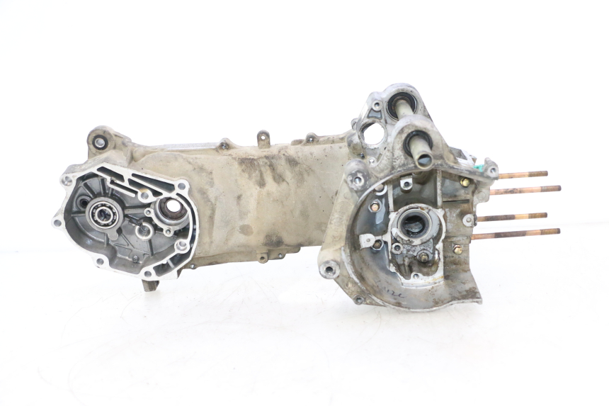 photo de CÁRTER DE MOTOR INFERIOR KEEWAY RY6 2T 50 (2011 - 2019) - Detalles de los puntos de fijación