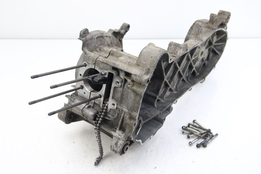 photo de CÁRTER DE MOTOR INFERIOR APRILIA SCARABEO 4T 50 (2009 - 2017) - Detalle de la pieza