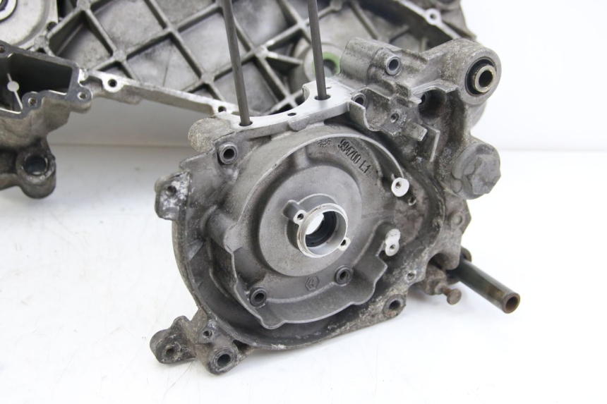 photo de CÁRTER DE MOTOR INFERIOR APRILIA SCARABEO 4T 50 (2009 - 2017) - Primer plano técnico