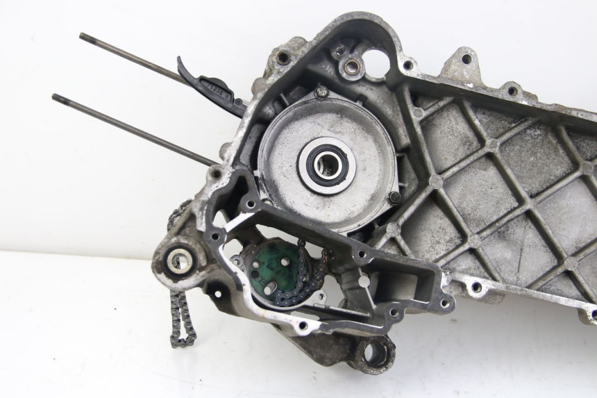 photo de CÁRTER DE MOTOR INFERIOR APRILIA SCARABEO 4T 50 (2009 - 2017) - Detalles de los puntos de fijación