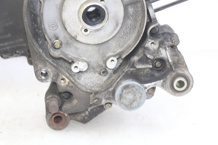 photo de CÁRTER DE MOTOR INFERIOR APRILIA SCARABEO 100 (2003 - 2012) - Primer plano de alta resolución