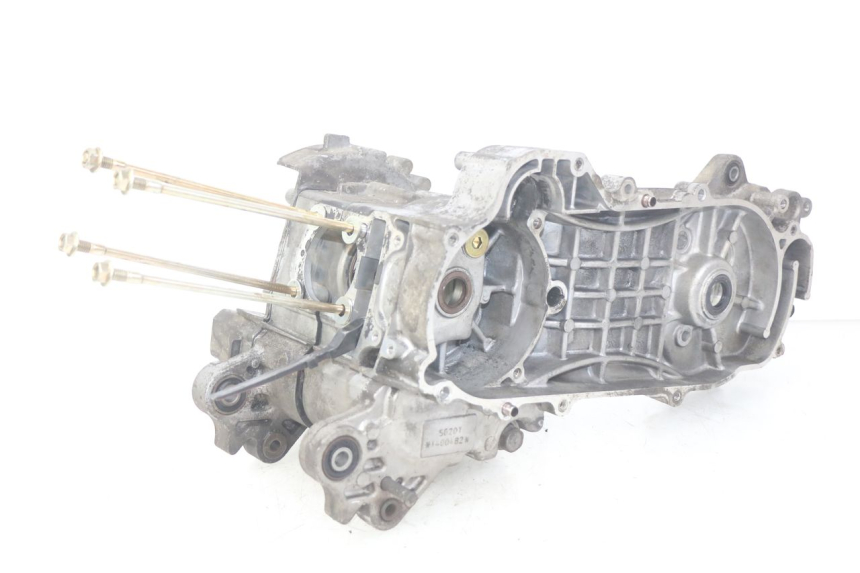 photo de CÁRTER DE MOTOR INFERIOR KYMCO SENTO 100 (2008 - 2013) - Primer plano de alta resolución