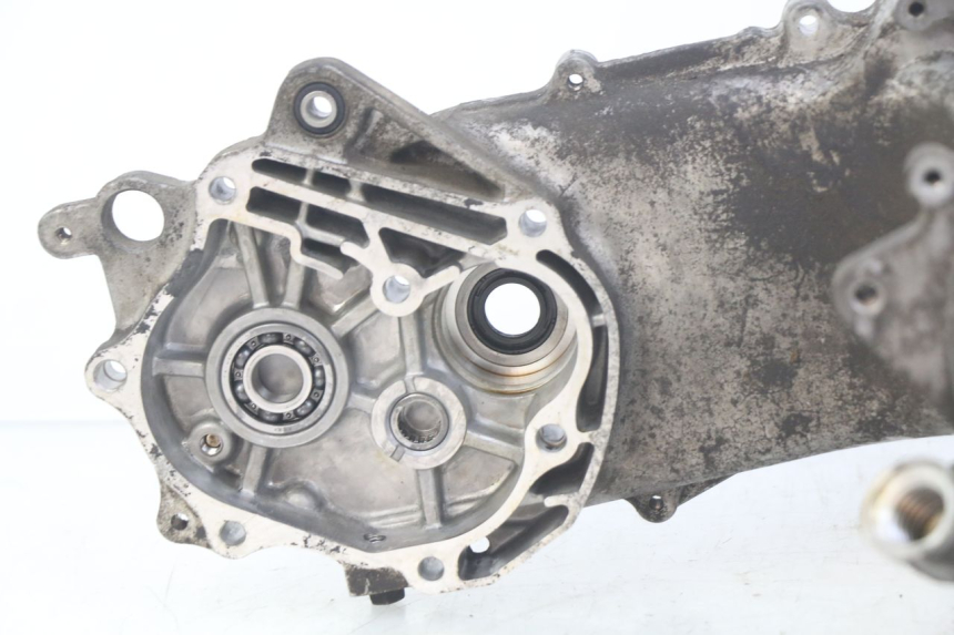 photo de CÁRTER DE MOTOR INFERIOR KYMCO SENTO 100 (2008 - 2013) - Detalles de los puntos de fijación