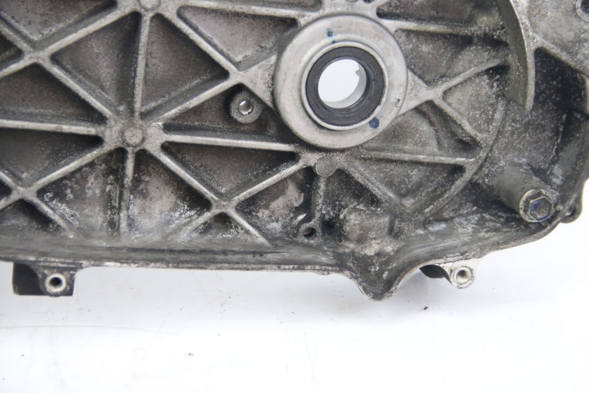 photo de CÁRTER DE MOTOR INFERIOR SUZUKI SIXTEEN 125 (2008 - 2010) - Zoom sobre los componentes