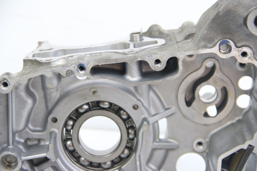 photo de CÁRTER DE MOTOR INFERIOR SUZUKI SIXTEEN 125 (2008 - 2010) - Detalles de los puntos de fijación