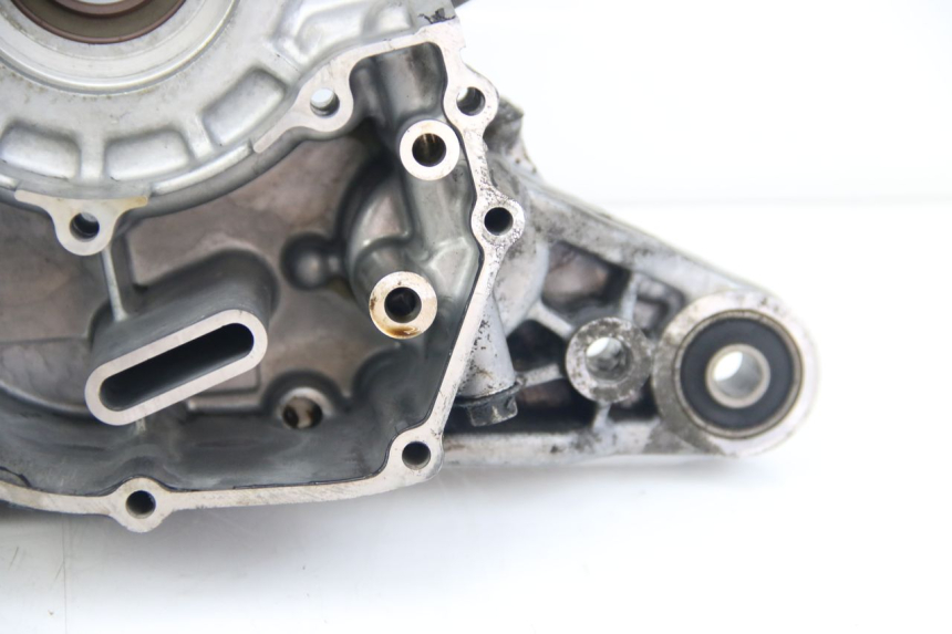 photo de CÁRTER DE MOTOR INFERIOR SUZUKI SIXTEEN 125 (2008 - 2010) - Primer plano técnico