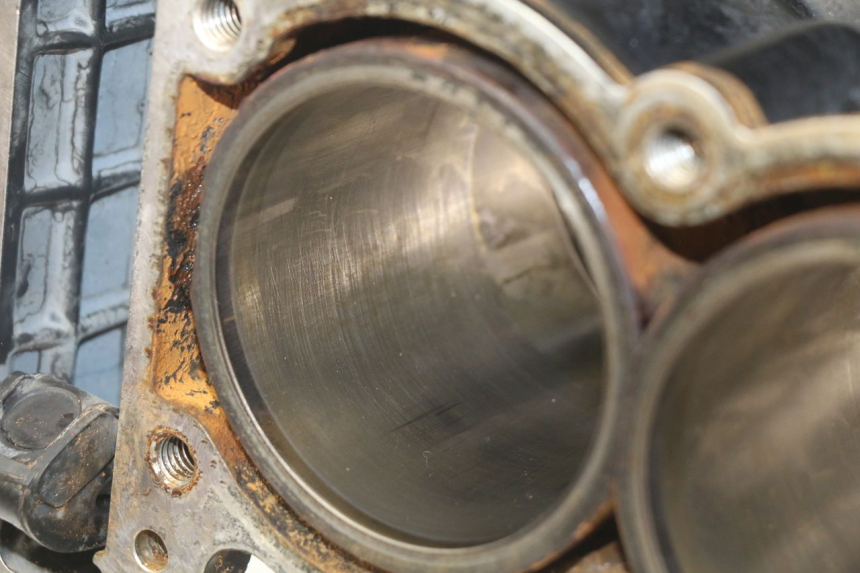 photo de CÁRTER DE MOTOR INFERIOR TRIUMPH SPRINT ST 955 (1999 - 2001) - Perfil de la pieza de repuesto