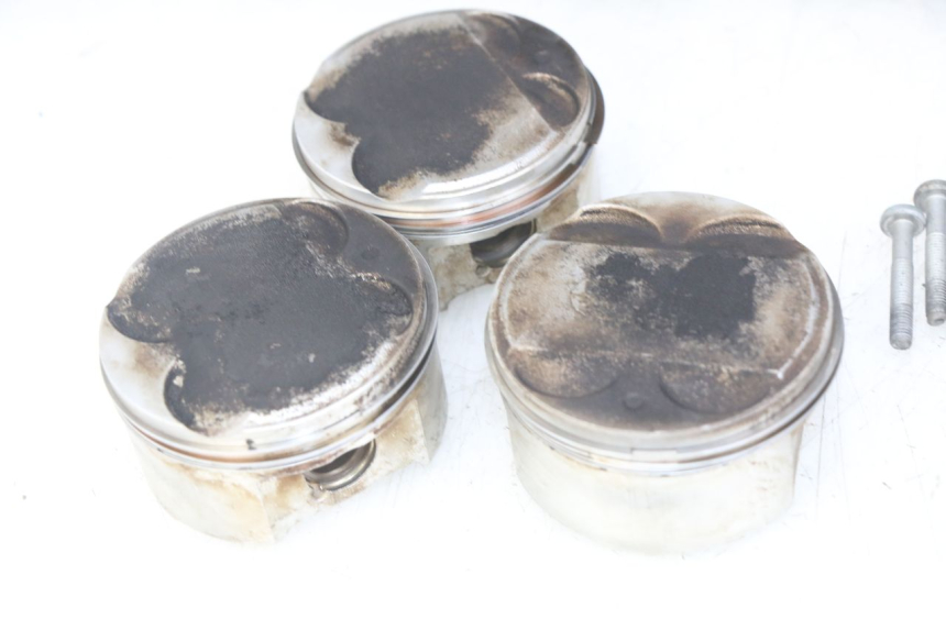 photo de CÁRTER DE MOTOR INFERIOR TRIUMPH SPRINT ST 955 (1999 - 2001) - Primer plano de alta resolución