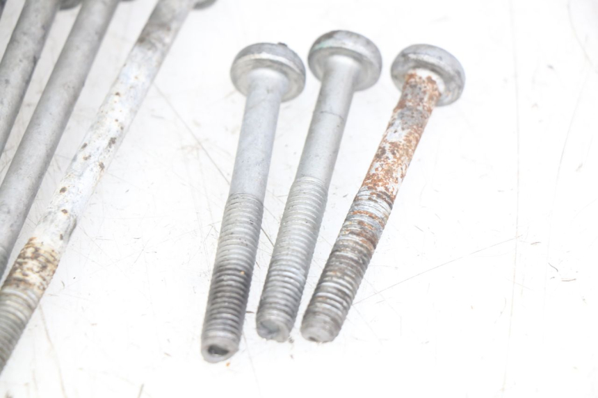 photo de CÁRTER DE MOTOR INFERIOR TRIUMPH SPRINT ST 955 (1999 - 2001) - Enfoque en la estructura