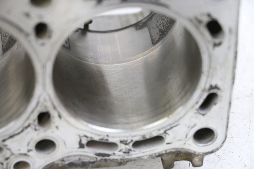 photo de CARTER SUZUKI GSR 750 (2011 - 2017) - Primer plano de alta resolución