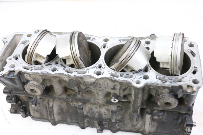 photo de CARTER SUZUKI GSR 750 (2011 - 2017) - Enfoque en la estructura