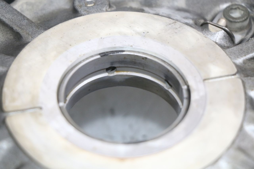 photo de CÁRTER DE MOTOR INFERIOR SUZUKI SV N 650 (1999 - 2002) - Primer plano de alta resolución