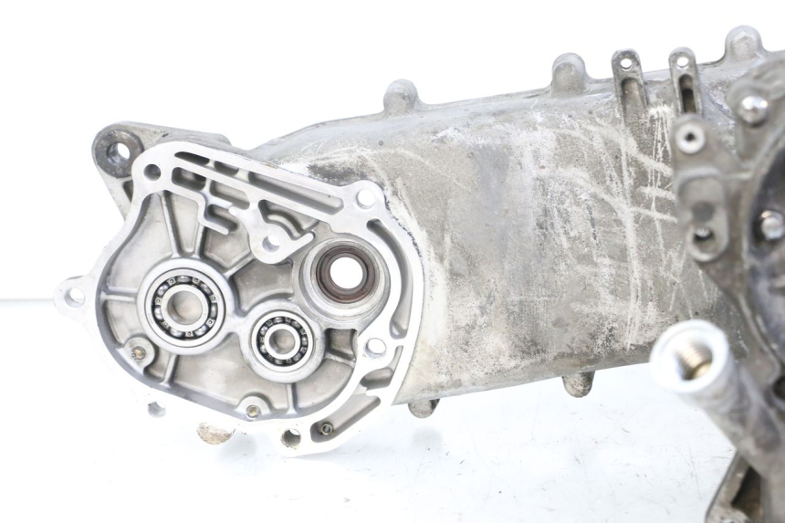 photo de CÁRTER DE MOTOR INFERIOR SYM ORBIT III 3 4T 50 (2018 - 2021) - Primer plano de alta resolución