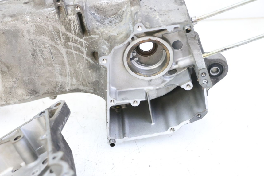 photo de CÁRTER DE MOTOR INFERIOR SYM ORBIT III 3 4T 50 (2018 - 2021) - Enfoque en la estructura