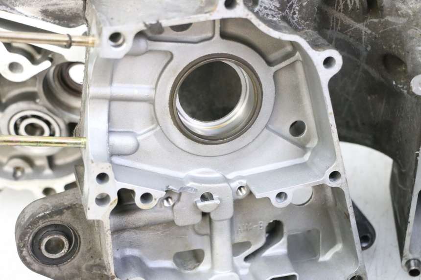 photo de CÁRTER DE MOTOR INFERIOR SYM ORBIT III 3 4T 50 (2018 - 2021) - Perfil de la pieza de repuesto