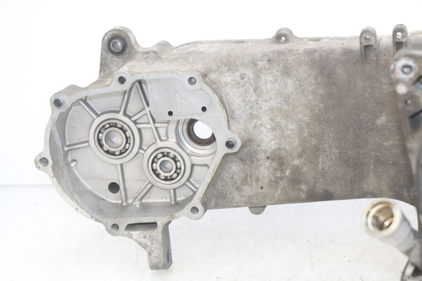 photo de CÁRTER DE MOTOR INFERIOR SYM SYMPHONY 125 (2009 - 2015) - Primer plano de alta resolución