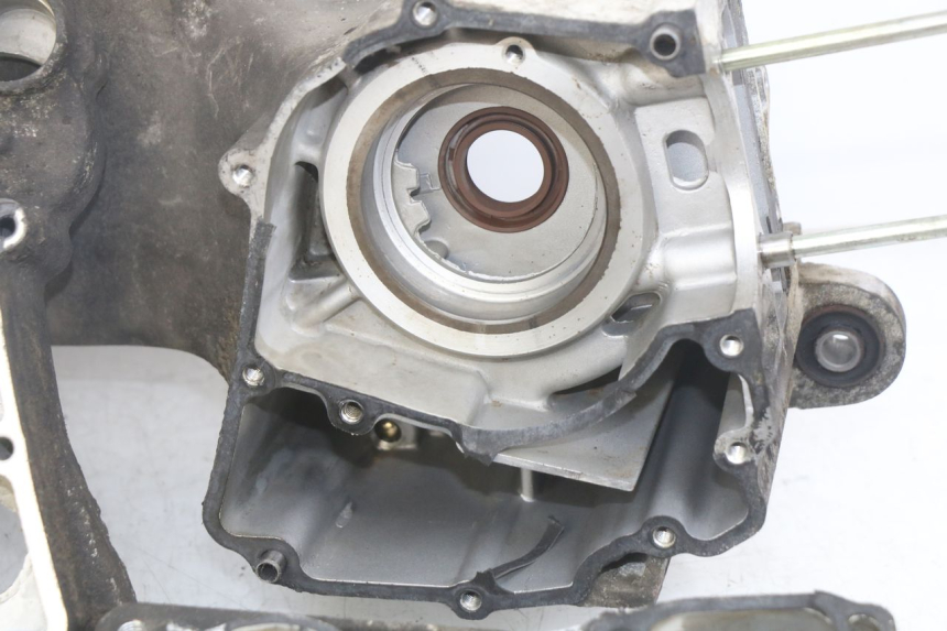 photo de CÁRTER DE MOTOR INFERIOR SYM SYMPHONY 125 (2009 - 2015) - Enfoque en la estructura