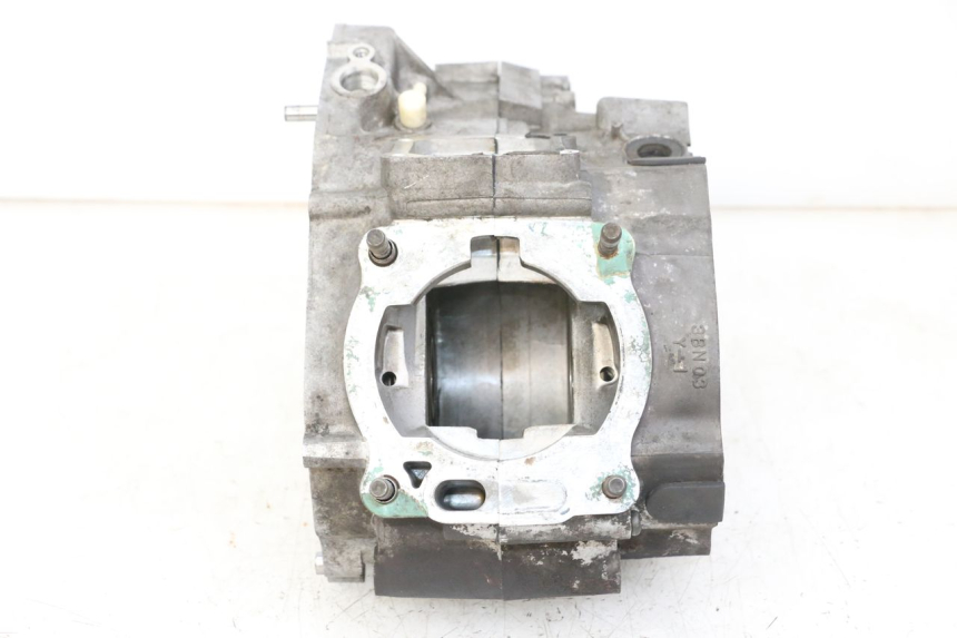 photo de CÁRTER DE MOTOR INFERIOR YAMAHA TDR DELTABOX 125 (1997 - 2003) - Primer plano técnico