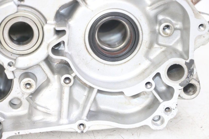 photo de CÁRTER DE MOTOR INFERIOR YAMAHA TDR DELTABOX 125 (1997 - 2003) - Enfoque en la estructura