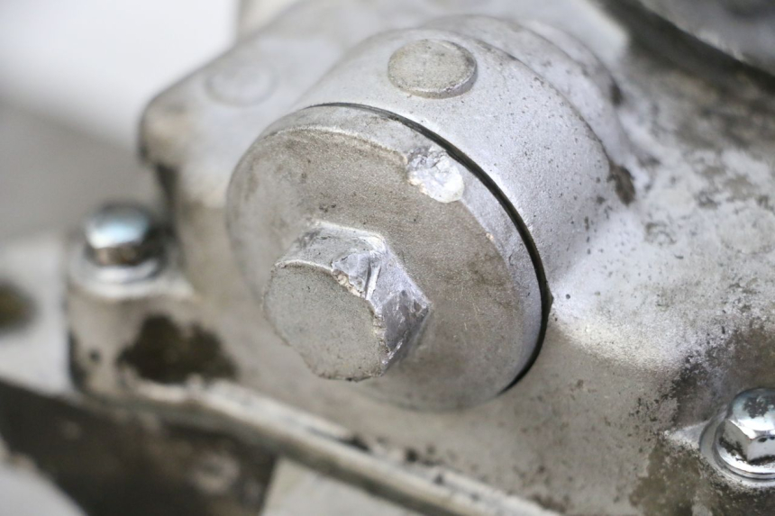 photo de CÁRTER DE MOTOR INFERIOR PEUGEOT TWEET 4T 50 (2018 - 2022) - Zoom estado de uso