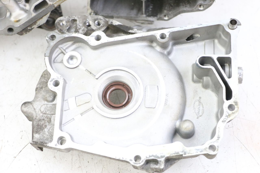 photo de CÁRTER DE MOTOR INFERIOR PEUGEOT TWEET 4T 50 (2018 - 2022) - Detalles de los puntos de fijación