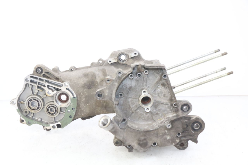 photo de CÁRTER DE MOTOR INFERIOR PEUGEOT V-CLIC VCLIC 50 (2007 - 2013) - Enfoque en la estructura