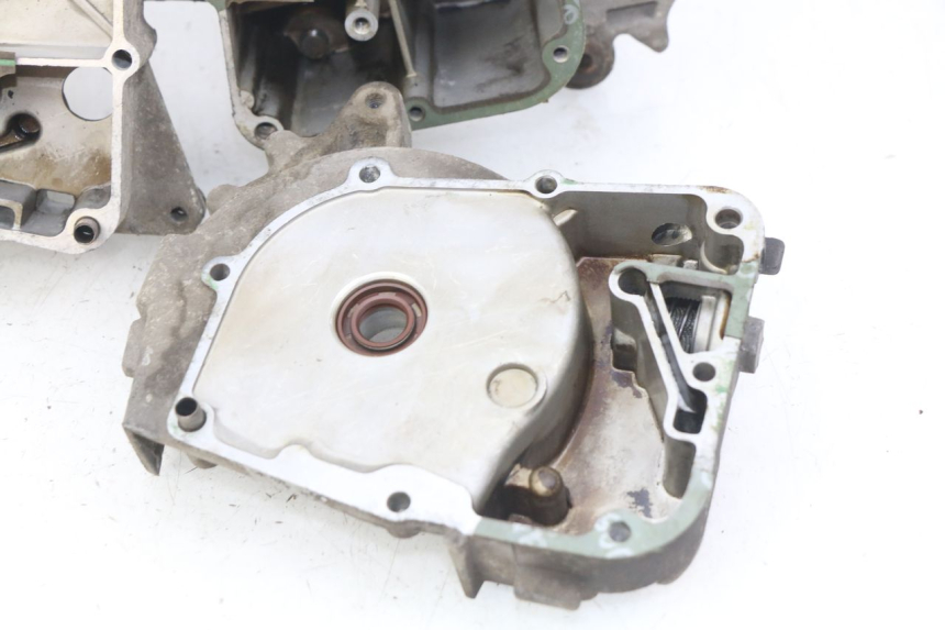 photo de CÁRTER DE MOTOR INFERIOR PEUGEOT V-CLIC VCLIC 50 (2007 - 2013) - Perfil de la pieza de repuesto