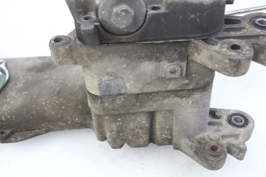 photo de CÁRTER DE MOTOR INFERIOR PEUGEOT V-CLIC VCLIC 50 (2007 - 2013) - Primer plano técnico