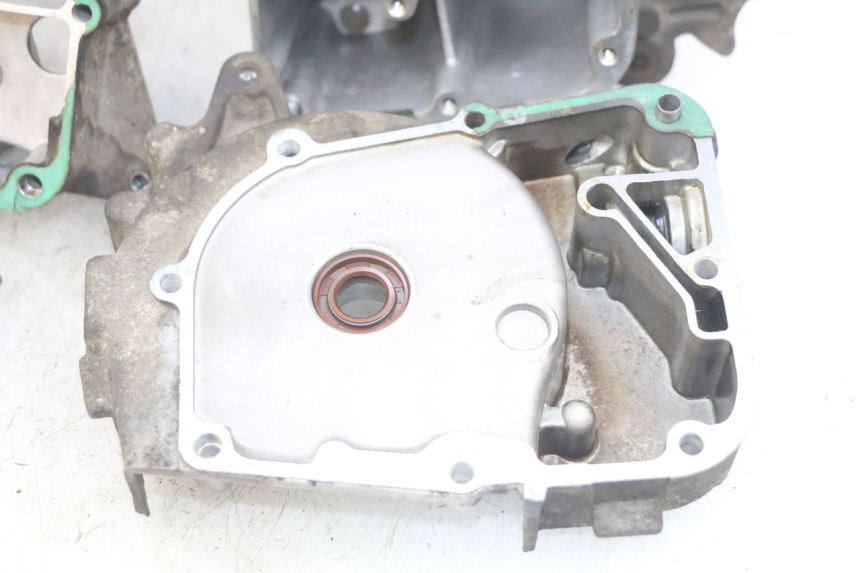 photo de CÁRTER DE MOTOR INFERIOR PEUGEOT V-CLIC VCLIC 50 (2007 - 2013) - Inspección visual detallada