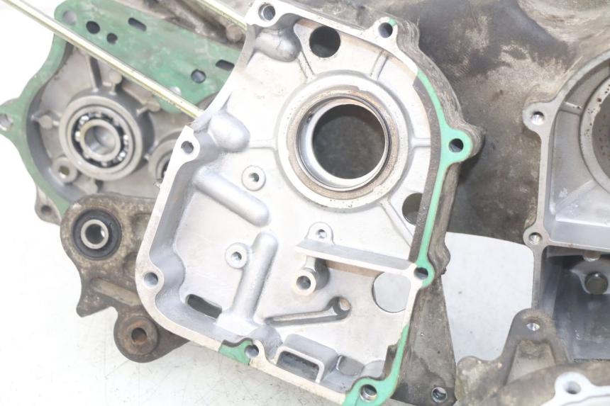 photo de CÁRTER DE MOTOR INFERIOR PEUGEOT V-CLIC VCLIC 50 (2007 - 2013) - Enfoque en la estructura