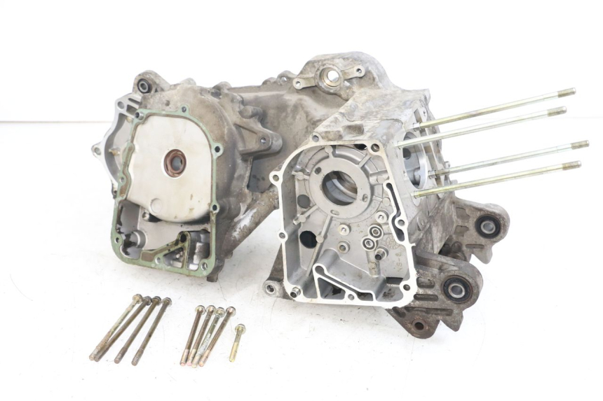 photo de CÁRTER DE MOTOR INFERIOR PEUGEOT V-CLIC VCLIC 50 (2007 - 2013) - Primer plano de alta resolución