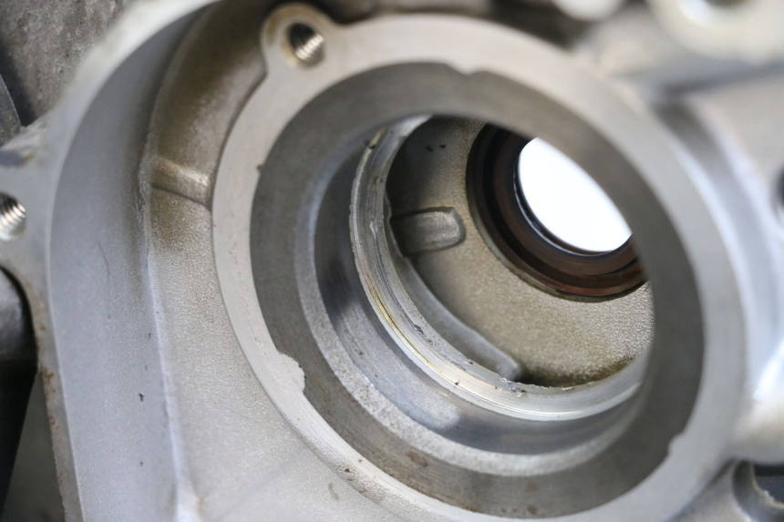 photo de CÁRTER DE MOTOR INFERIOR PEUGEOT V-CLIC VCLIC 50 (2007 - 2013) - Inspección visual detallada