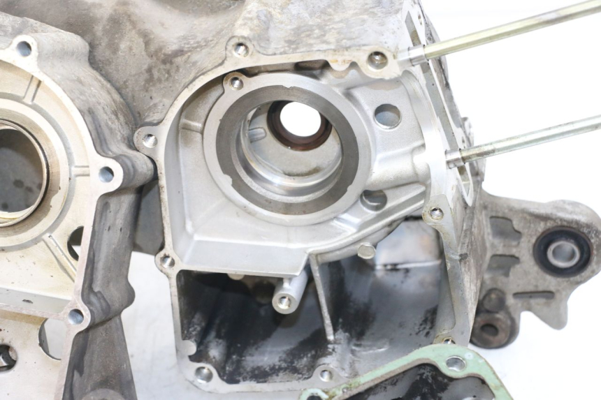 photo de CÁRTER DE MOTOR INFERIOR PEUGEOT V-CLIC VCLIC 50 (2007 - 2013) - Zoom calidad de ocasión