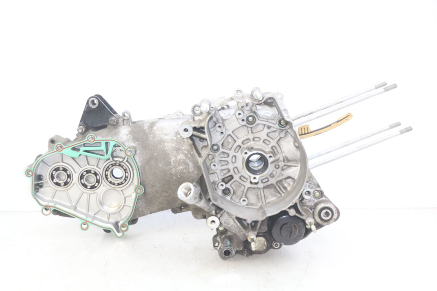 photo de CÁRTER DE MOTOR INFERIOR PIAGGIO VESPA GTS IGET ABS 125 (2017 - 2023) - Inspección visual detallada