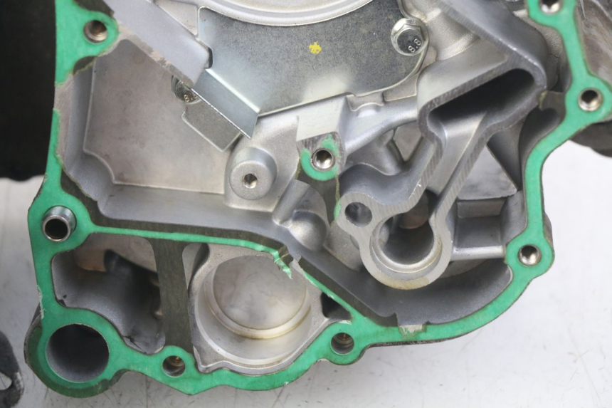 photo de CÁRTER DE MOTOR INFERIOR PIAGGIO VESPA GTS IGET ABS 125 (2017 - 2023) - Primer plano técnico