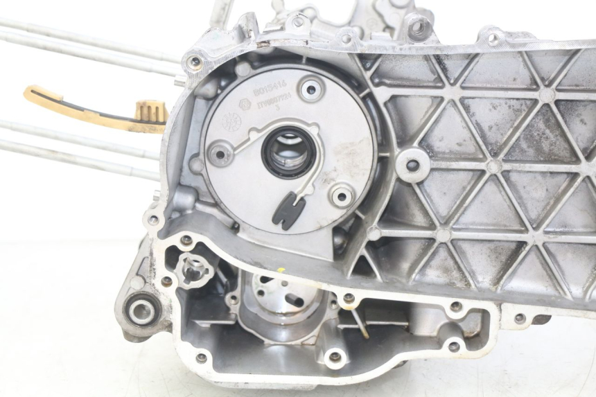 photo de CÁRTER DE MOTOR INFERIOR PIAGGIO VESPA GTS IGET ABS 125 (2017 - 2023) - Estado de la superficie y material
