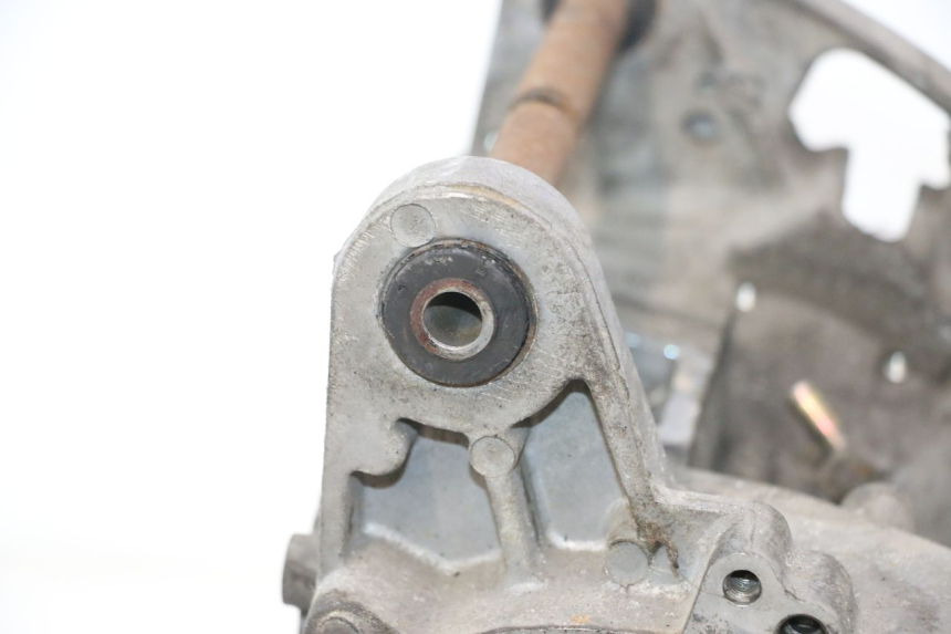 photo de CÁRTER DE MOTOR INFERIOR PEUGEOT VIVACITY NEW 2T 50 (2008 - 2017) - Enfoque en la estructura