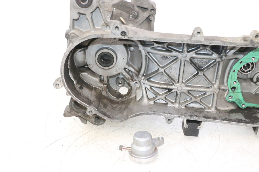 photo de CÁRTER DE MOTOR INFERIOR PEUGEOT VIVACITY NEW 2T 50 (2008 - 2017) - Perfil de la pieza de repuesto