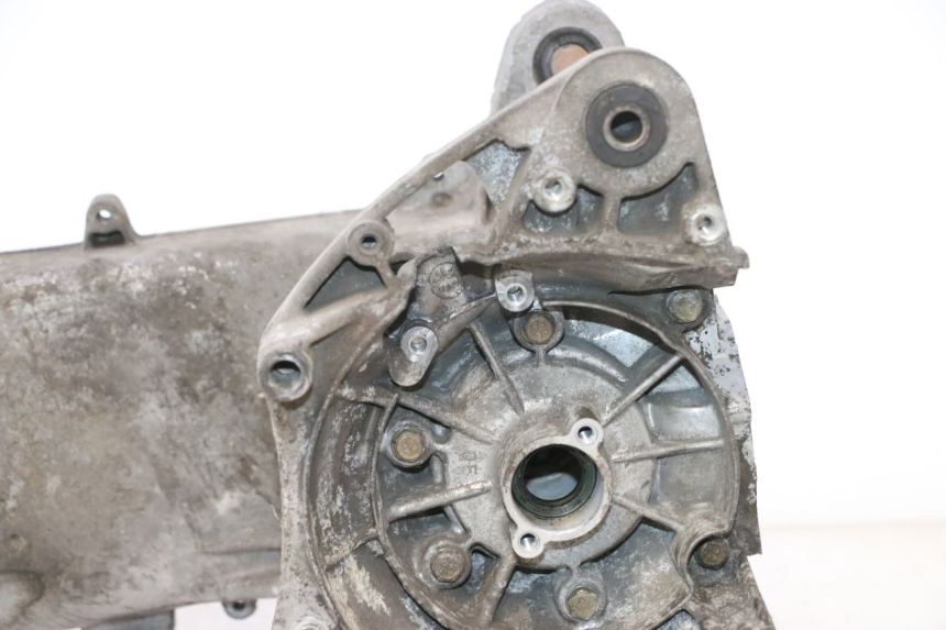 photo de CÁRTER DE MOTOR INFERIOR PEUGEOT VIVACITY NEW 2T 50 (2008 - 2017) - Detalles de los puntos de fijación