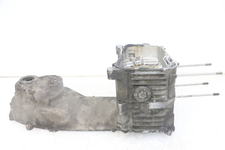 photo de CÁRTER DE MOTOR INFERIOR YAMAHA XMAX X-MAX 125 (2006 - 2009) - Detalles de los puntos de fijación